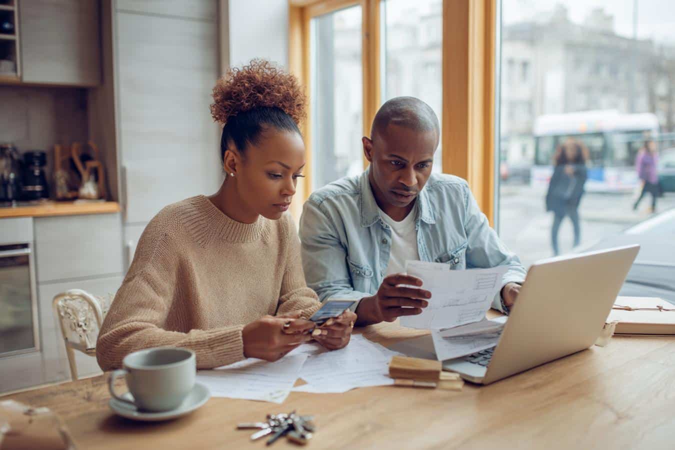 La banque au quotidien avec bredconnect, services sécurisés et applis mobiles